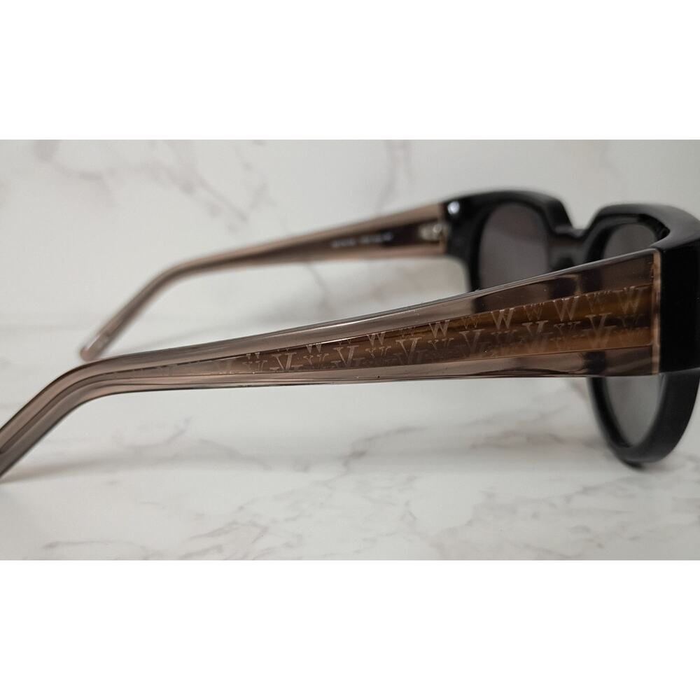 VERA WANG Zoya Glossy Black with Gold Logo Arm Sunglasses - NWT - Picture 3 of 7